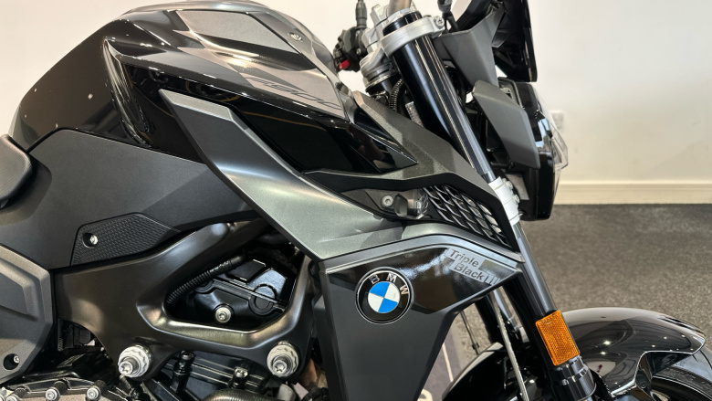 BMW F900 R